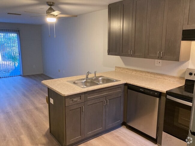 Building Photo - 1240 NW 14th Ave Rental