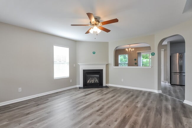 Photo - 273 Woodcreek Ln
