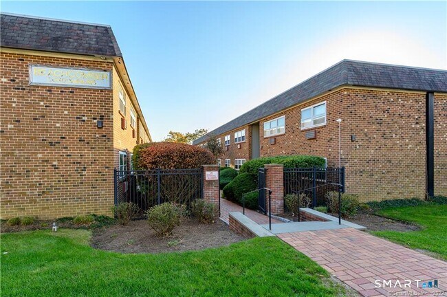 Building Photo - 637 Cove Rd Unit C19