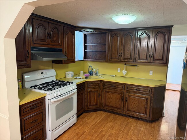 Photo - 95-05 165th Ave