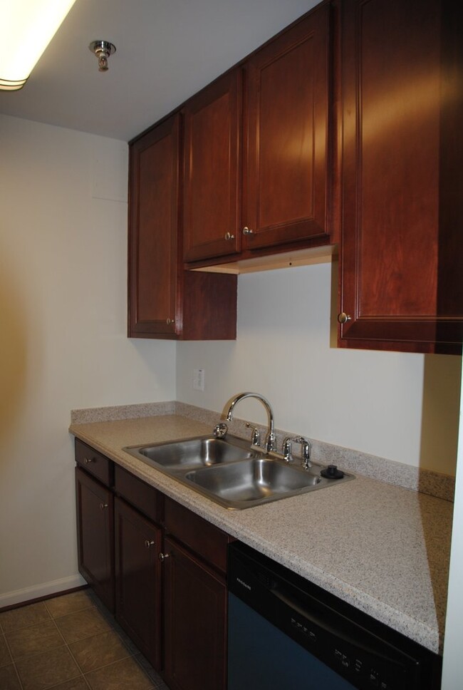 Upscale 2 BDRM, 2 BATH Condo in N. Stafford - Upscale 2 BDRM, 2 BATH Condo in N. Stafford