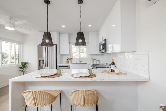 1BR, 1BA - 600SF - Kitchen - Pacific Apartment Homes @ 1620 E Maple