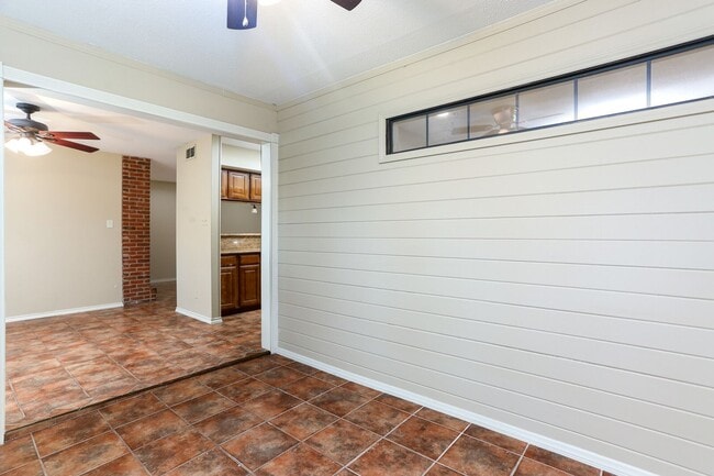 Photo - 2Bd Condo in Gated Community! Available No... Unidad 301