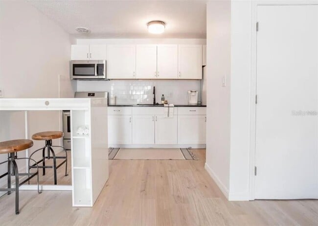 Photo - 1700 SW 16th Ct Unidad D2