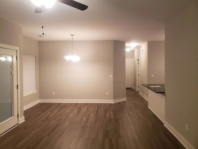 Photo - 3 bedroom 2 bath Duplex at 53rd & Meridian