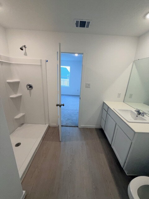 Photo - 2831 Red Diamond