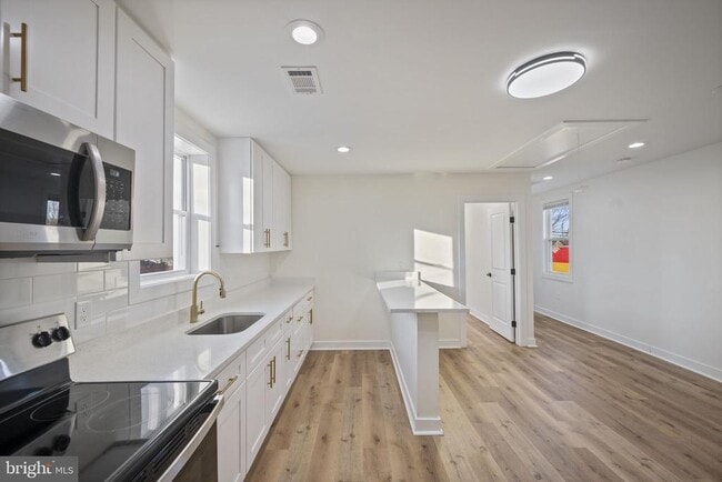 Photo - 555 S Marlyn Ave