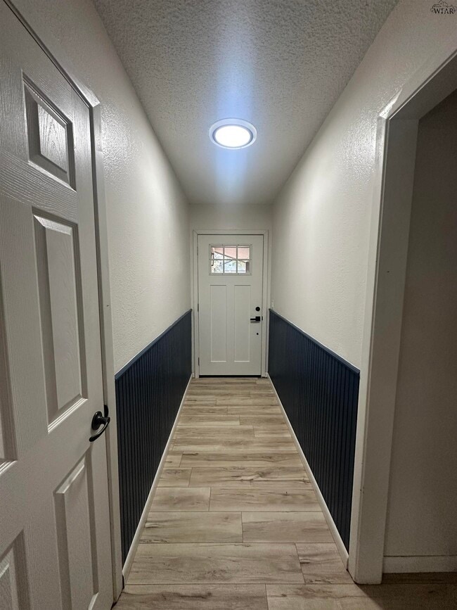 Photo - 727 Gayle St