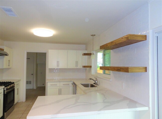 Photo - 2528 Avenue K
