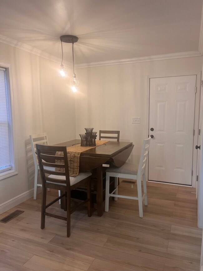 Photo - 2014 Willis St