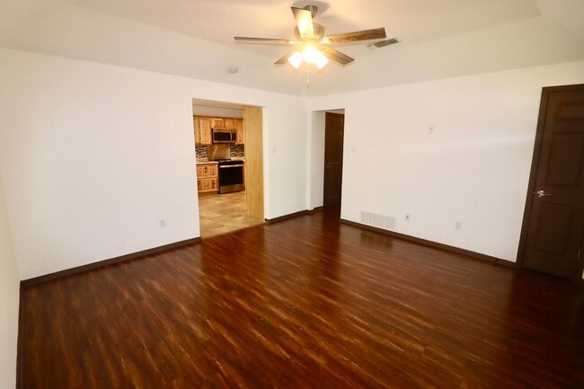 Photo - 308 W 5th St