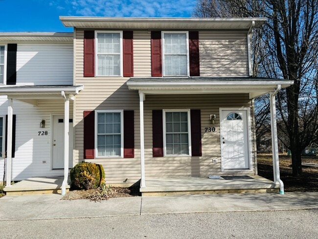 Building Photo - 2 Bedroom, 2.5 Bath Townhouse
