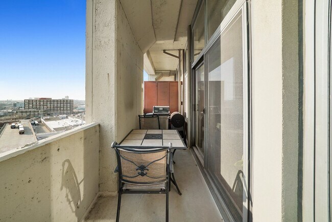 Photo - 900 N Kingsbury St Unit 800