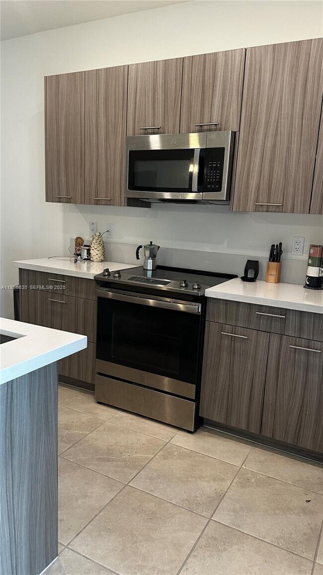 Building Photo - 8201 NW 41st St Unit 408