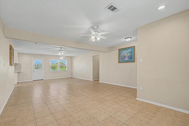 Photo - 827 Pickney Ave