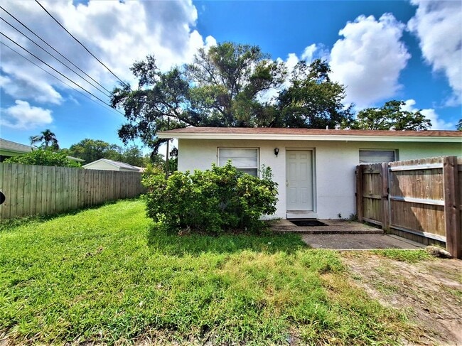 Building Photo - 11332 Walsingham Rd Rental