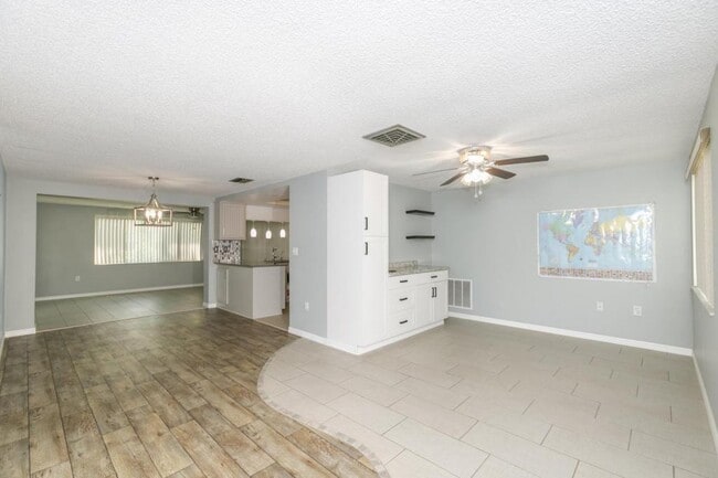 Photo - 12111 Meadowbrook Ln