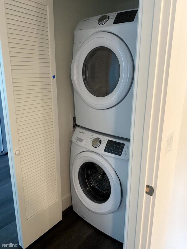 Photo - 2 br, 2 bath Condo - 724 W University Ave ...