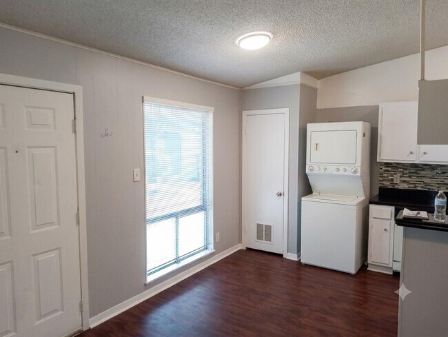 Photo - 606 W 51st St Unit 104