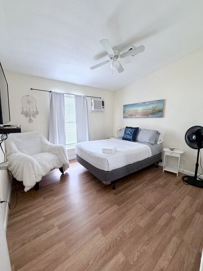 Photo - "Charming Room for Rent Retreat in Prime West Palm Beach Location!" Unidad Room 2