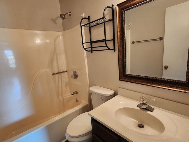 Photo - 2036 Merle Ln
