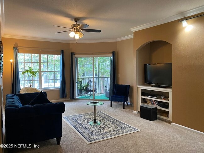 Photo - 10000 Gate Pkwy Unit 622