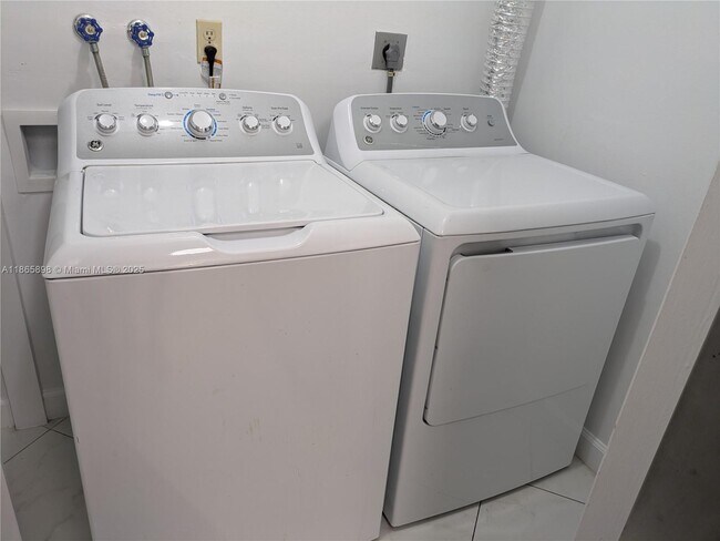Photo - 811 SW 13th St Unidad 2