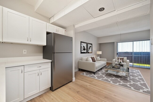 Photo - Madison Tower (55+)