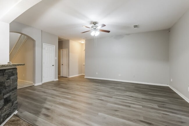 Photo - 12927 Pine Woods St