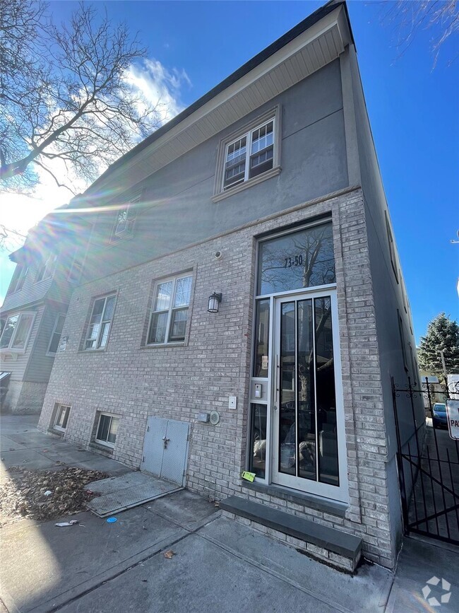 Building Photo - 73-50 71st St Unit 2 Front Rental