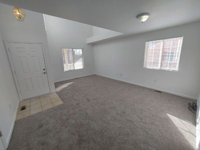 Photo - 4 Bed 2 Bath Split Level In Aurora!