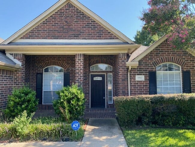 Building Photo - Coming Soon in Fort Worth! 4 bedroom with ... Rental