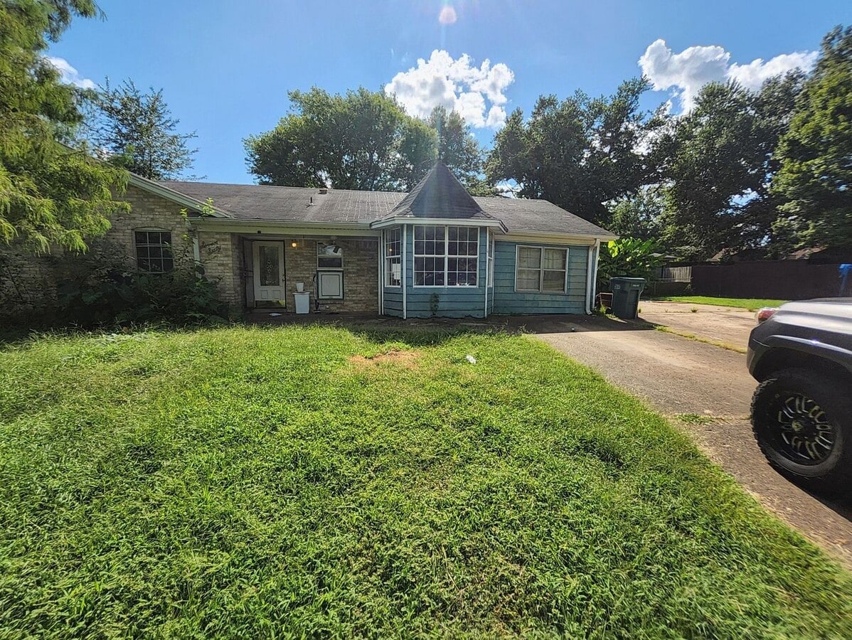 Photo - 760 Whitehall Pl