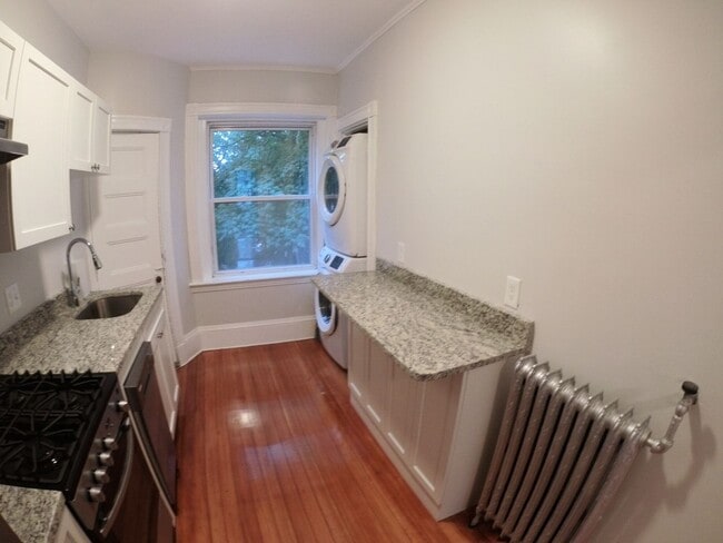 Photo - Nicely renovated, pet friendly 1 bed unit ...