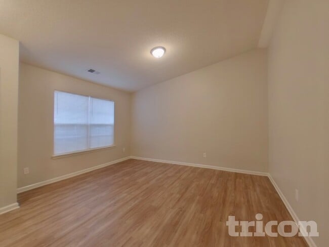 Photo - 4932 Aldersbrook Dr