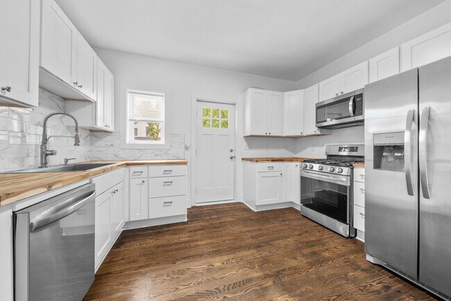 748 Fairview Ave NE Unit #1