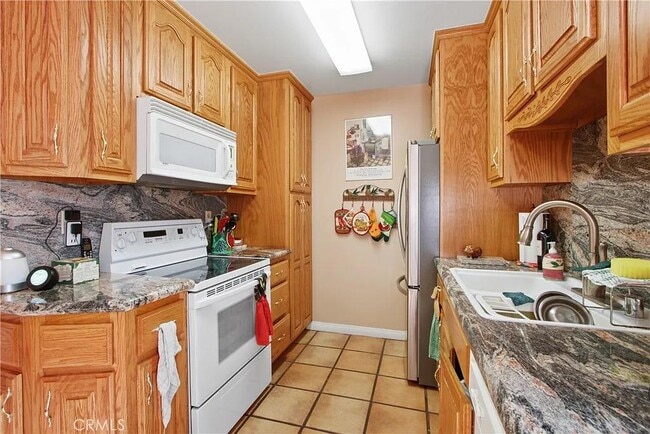 Photo - 1000 W MacArthur Blvd