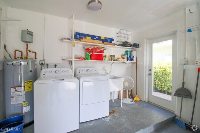 Building Photo - 1353 Pelican Ave Rental