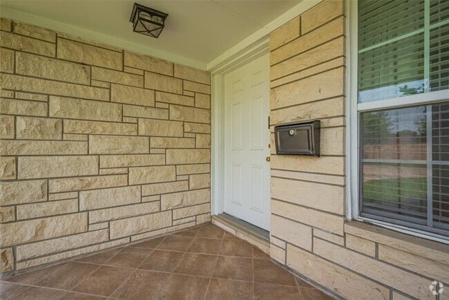 Building Photo - 3042 Oak Forest Dr Rental
