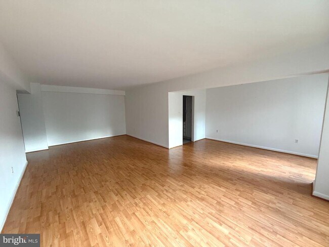 Photo - 4201 Cathedral Ave NW Unit 303E