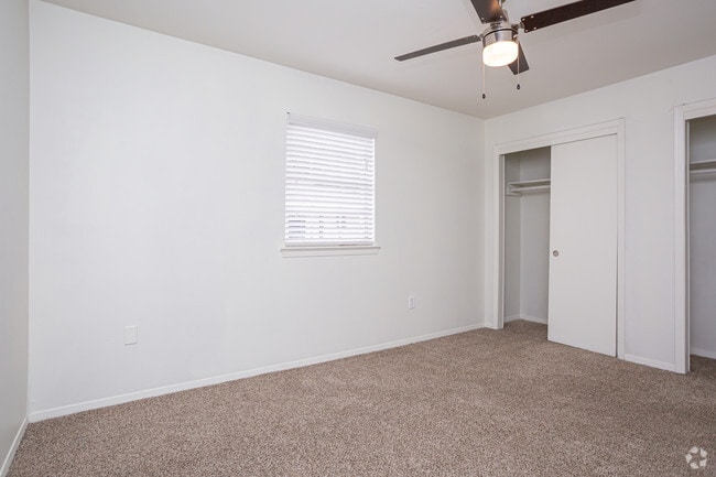 2 BR, 1 BA - 970 SF