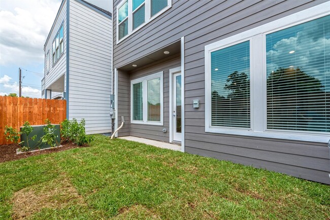 Photo - 6725 Parker Oaks Ln