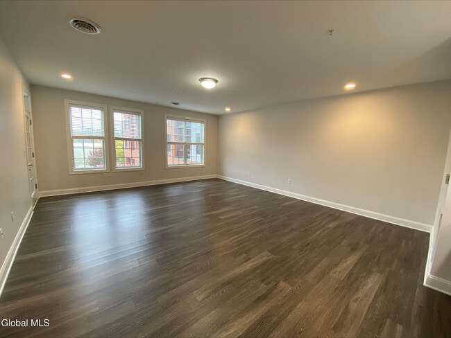 Photo - 130 Excelsior Ave Unidad 410