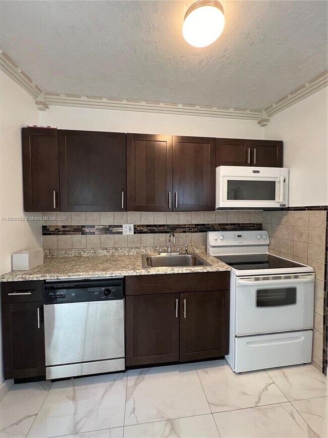 Photo - 1490 NW 34th St Unidad 2