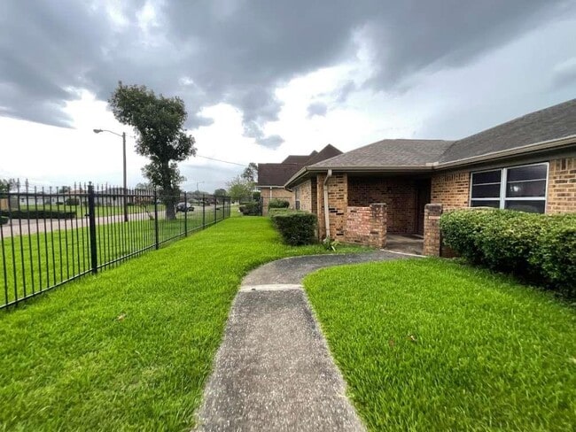 Photo - 2675 Dauphine Pl