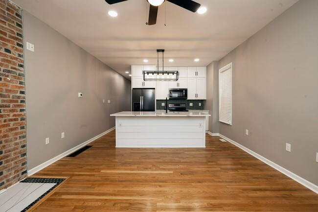 Photo - 1659 Summit St Unit 1661