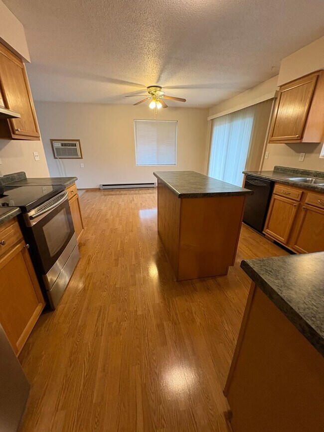 801 Evergreen Dr Unit 2 - Upper