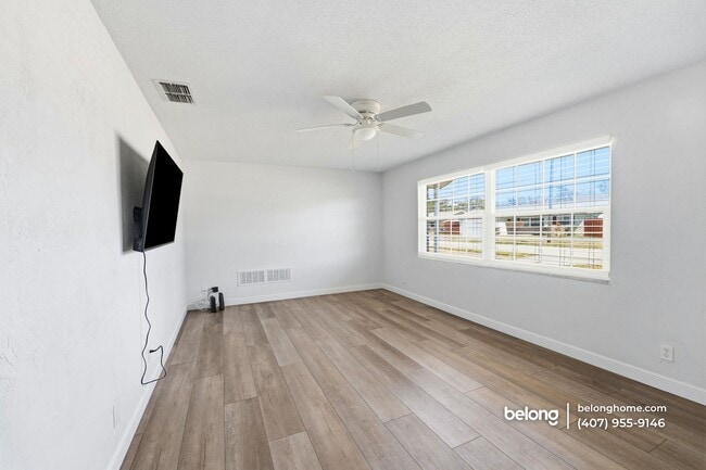 Photo - 2020 Oriole Ln