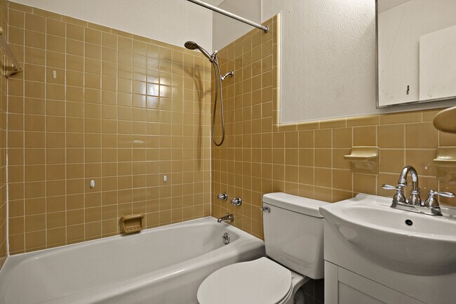 Photo - 905 N Johnson Ave