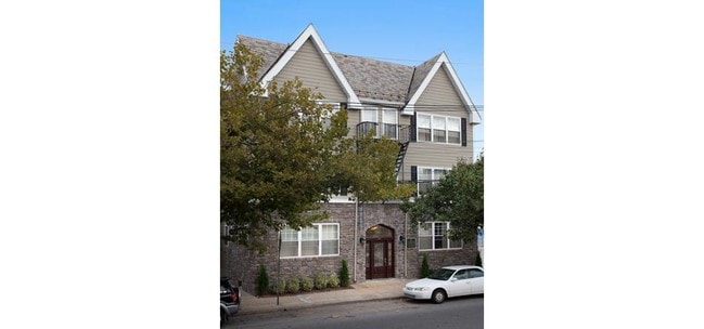 Photo - Fairfield West Broadway At Hewlett